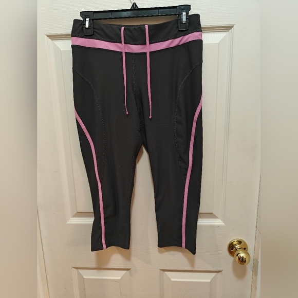 Women's Calf Length Leggings - Picture 1 of 5